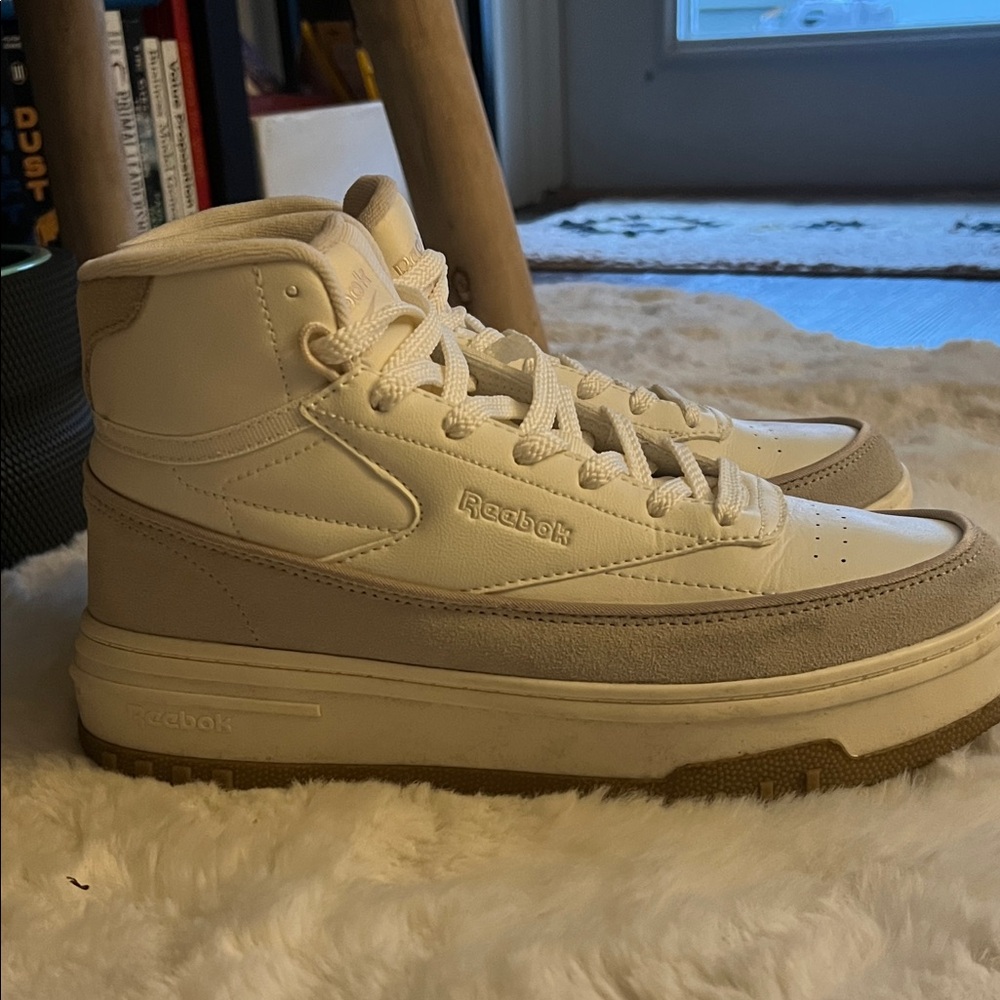 Reebok Club C Geo Mid women's shoe in a chalk modern beige size 9